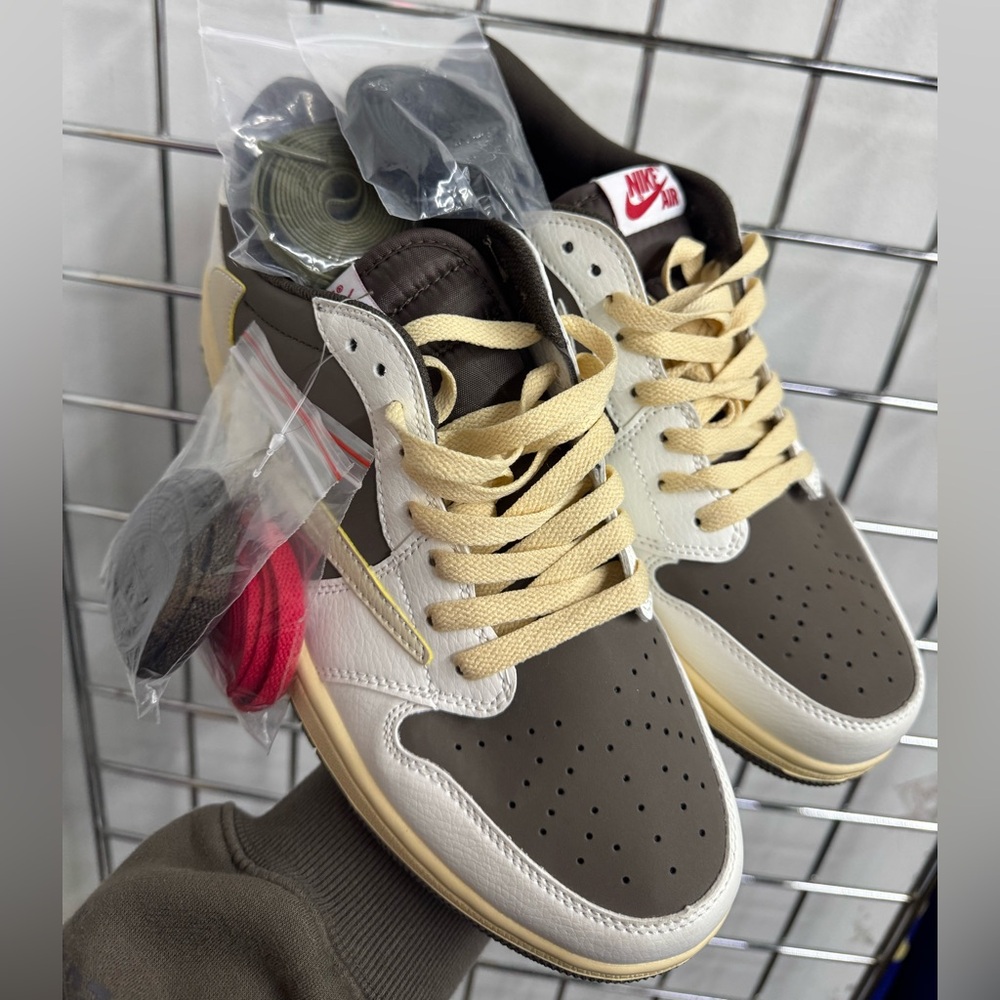 Nike Air Jordan 1 Retro Low OG SP Travis Scott Reverse Mocha Mens Size 9.5 - Picture 11 of 14